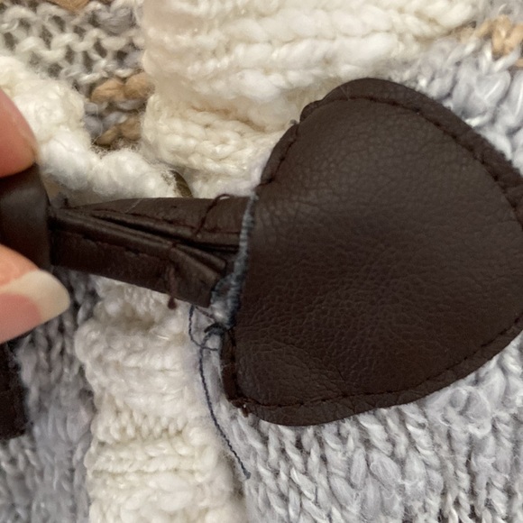 ☃️Cynthia Rowley Textured Knit Toggle Front Enclosure Fold Over Collar Knit Vest - Picture 5 of 5